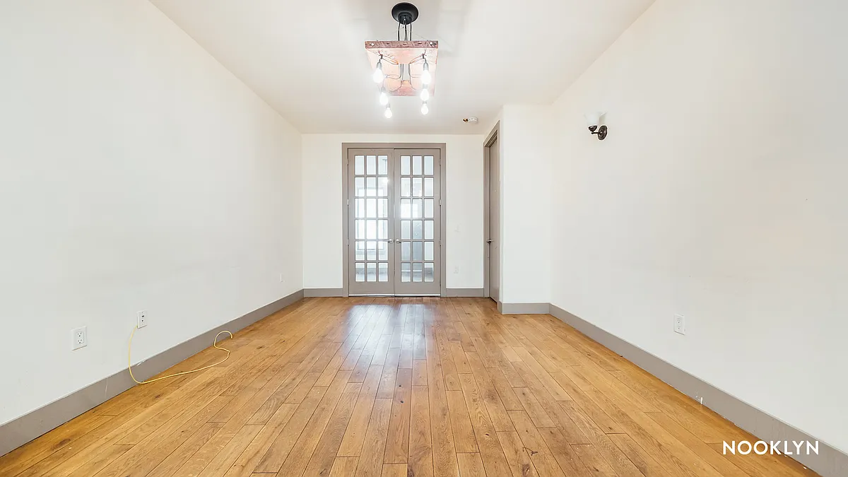 Building Photo - 18-73 Menahan St #1B