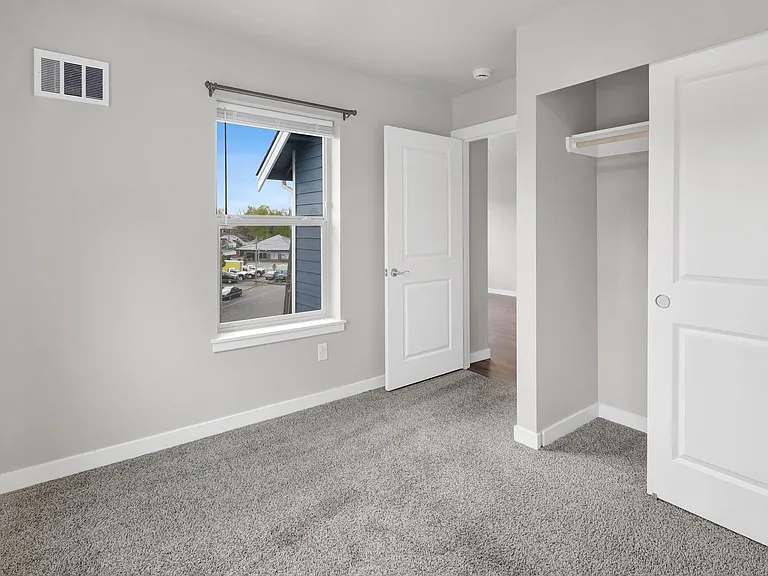 2101 Broadway — Photo 27