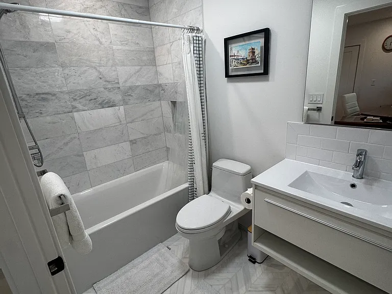 On-suite full bathroom for 2nd bedroom