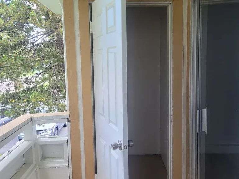 601 S Kent St — Photo 32