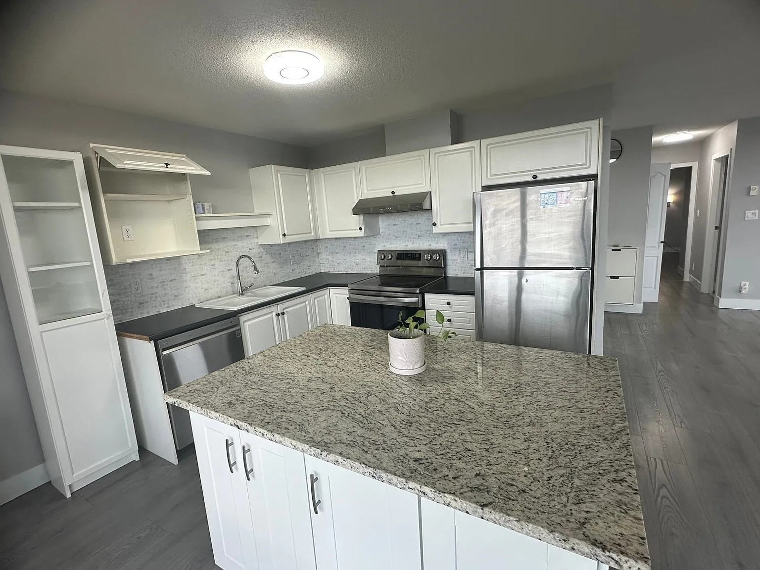 2 bed, 1128 sqft, $2,800 — Photo 3