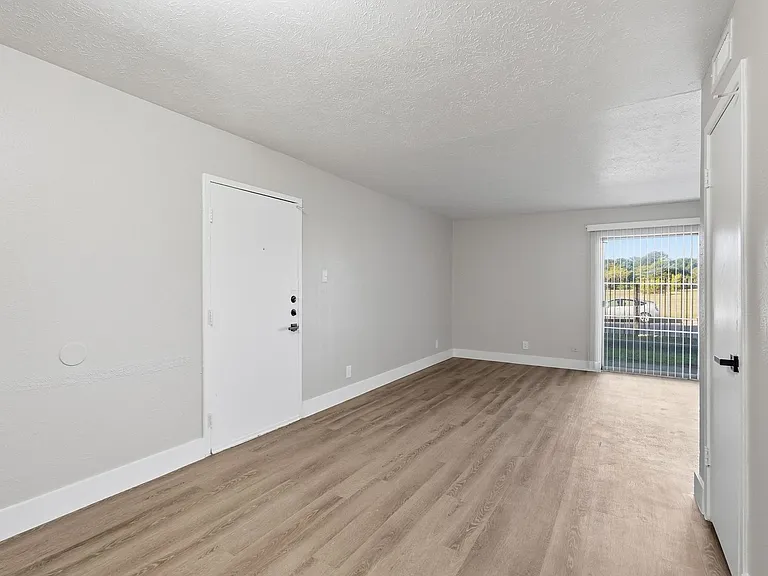 South Crest Apartments — Photo 111
