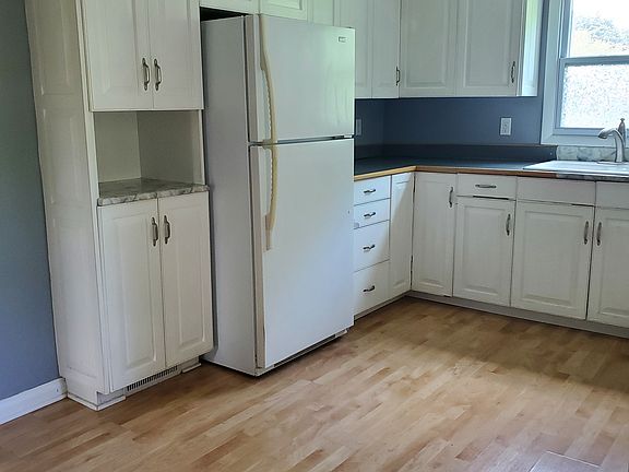 4th image of 2467 Babcock Rd