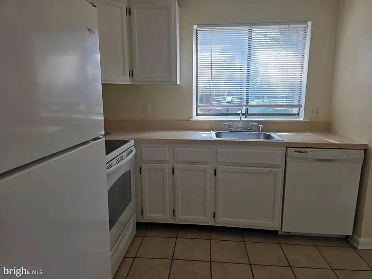 15609 Dorset Rd #201 — Photo 9