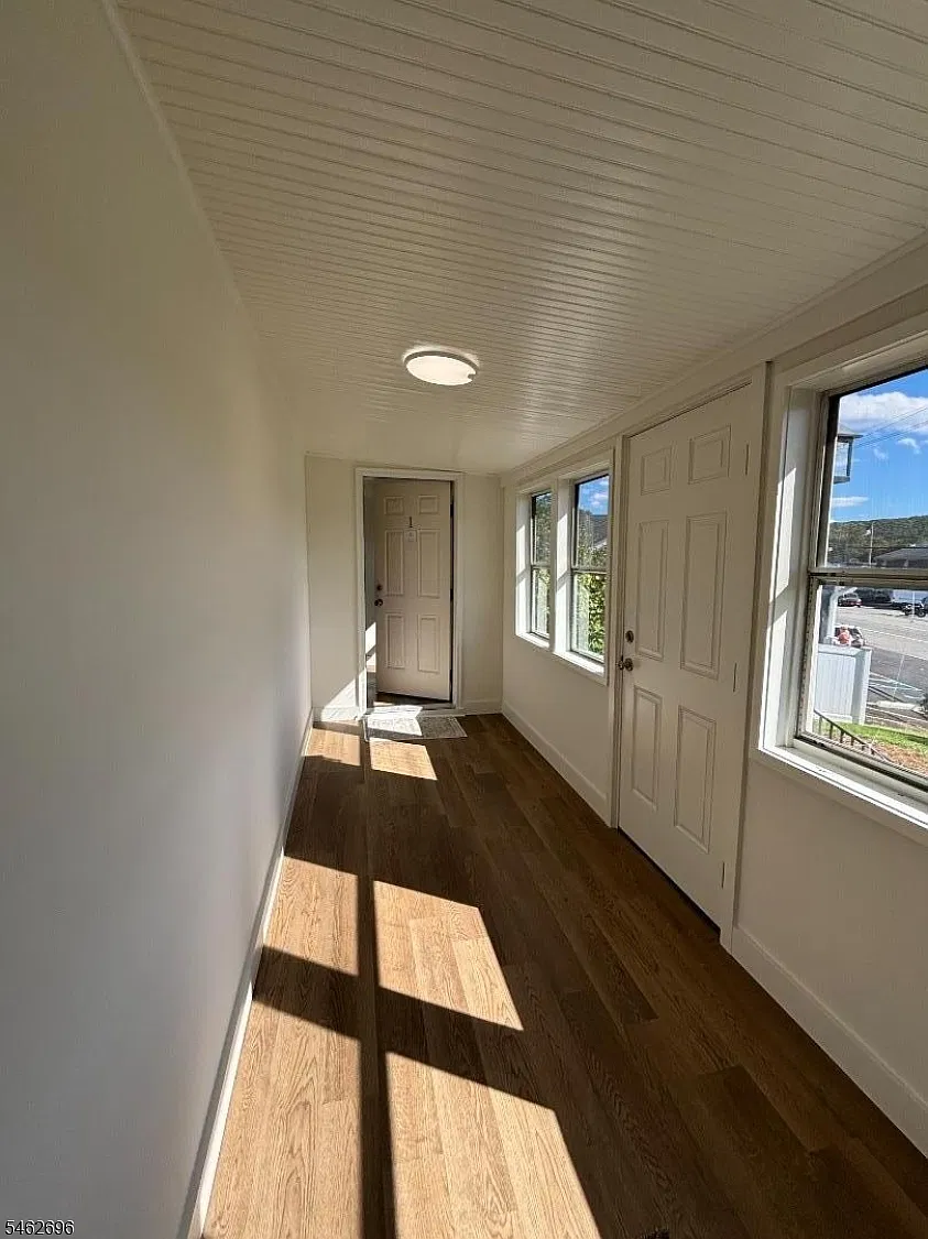 3 bed, 1.0 bath, $2,600 — Photo 2