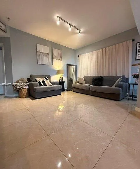 8900 NE 8th Ave #1109 — Photo 3