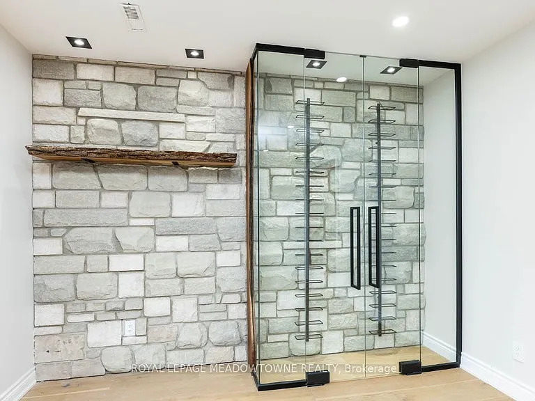 468 Gowland Cres #BASEMENT — Photo 7