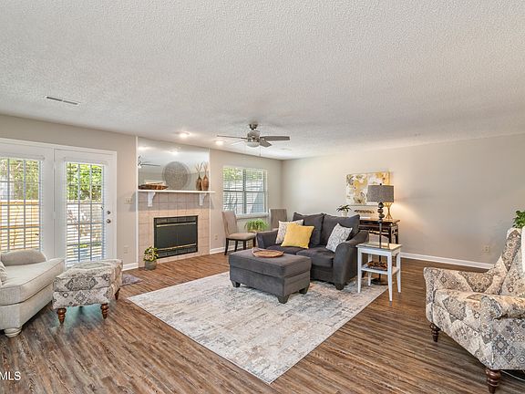 2nd image of 450 Amanda Cir