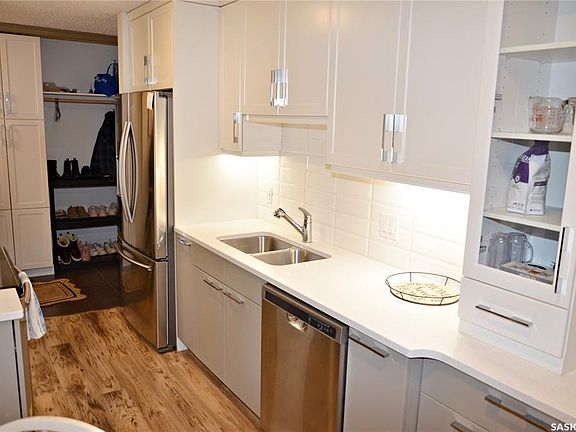 5th image of UNIT 214B-4040 8th STREET E