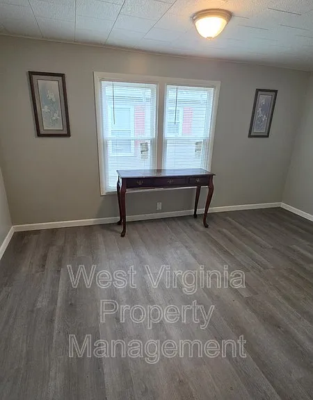 242 Riffe St — Photo 9