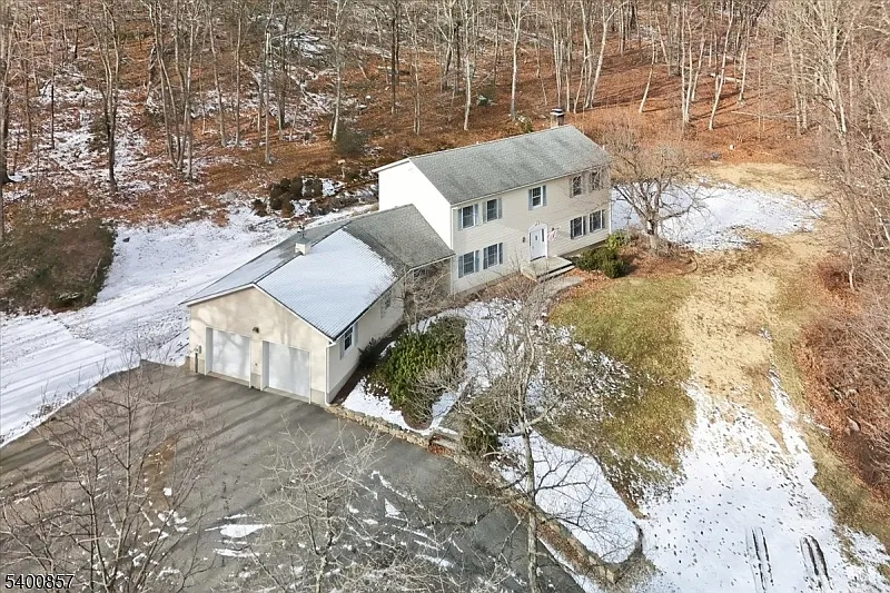 611 Snake Den Rd photo 1
