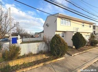 40 Alemeda St, Inwood, NY 11096