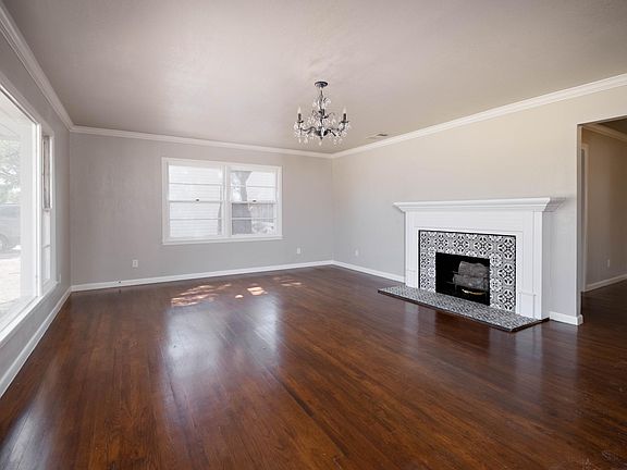 4th image of 2408 10th Ave