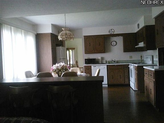 4th image of 12164 Hilary Dr W