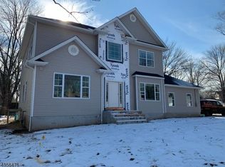 101 Lake Shore Dr, Lake Hiawatha, NJ