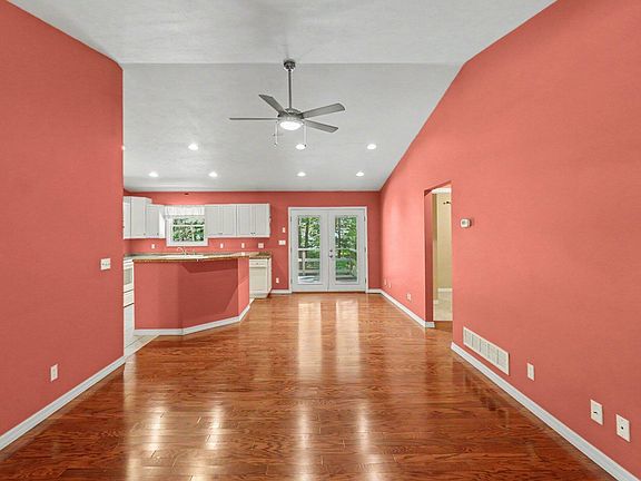 3rd image of 4955 Red Pine Dr