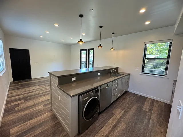 3 bed, 1240 sqft, $3,150 — Photo 4