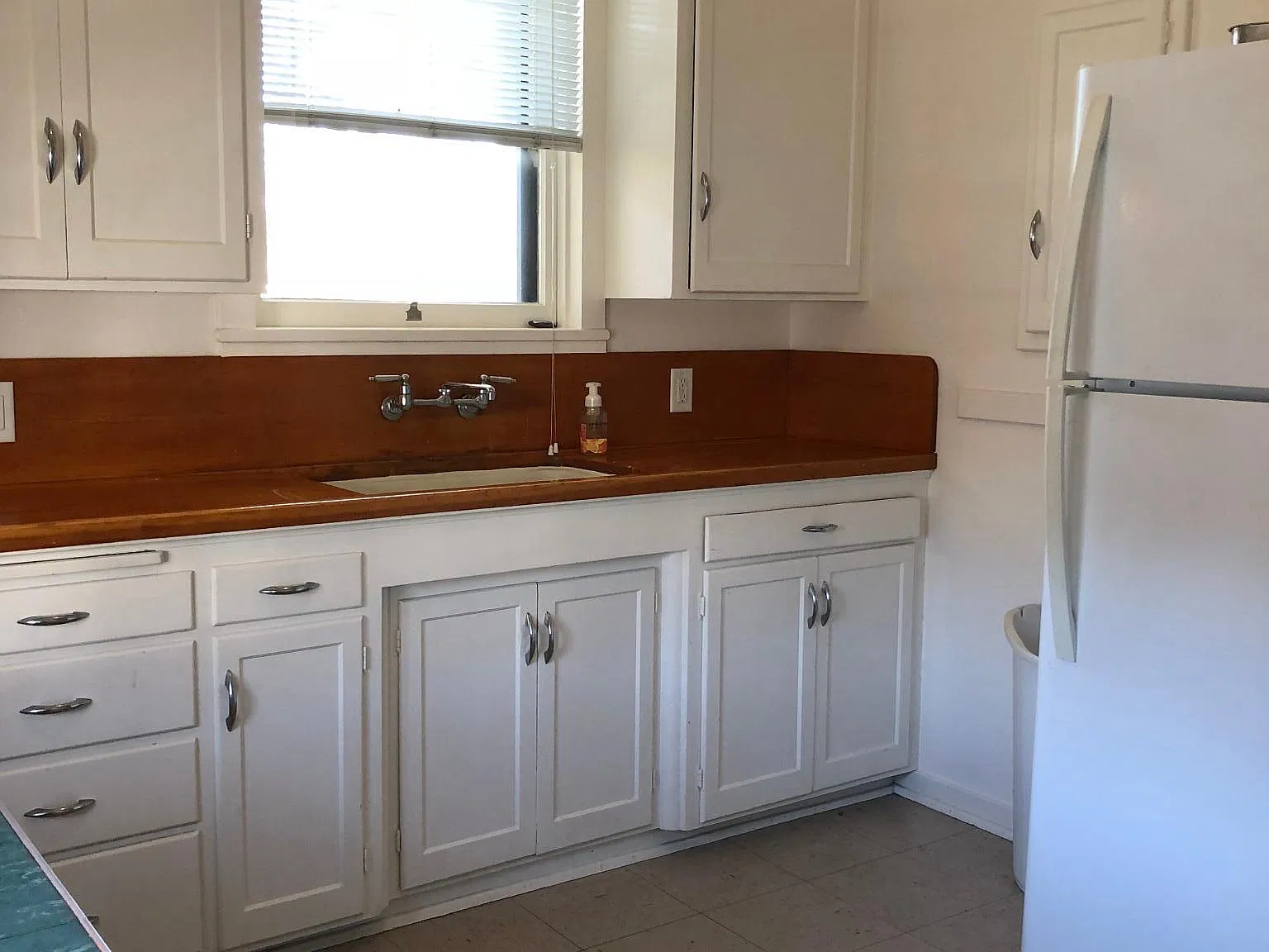 Studio, $995 — Photo 1