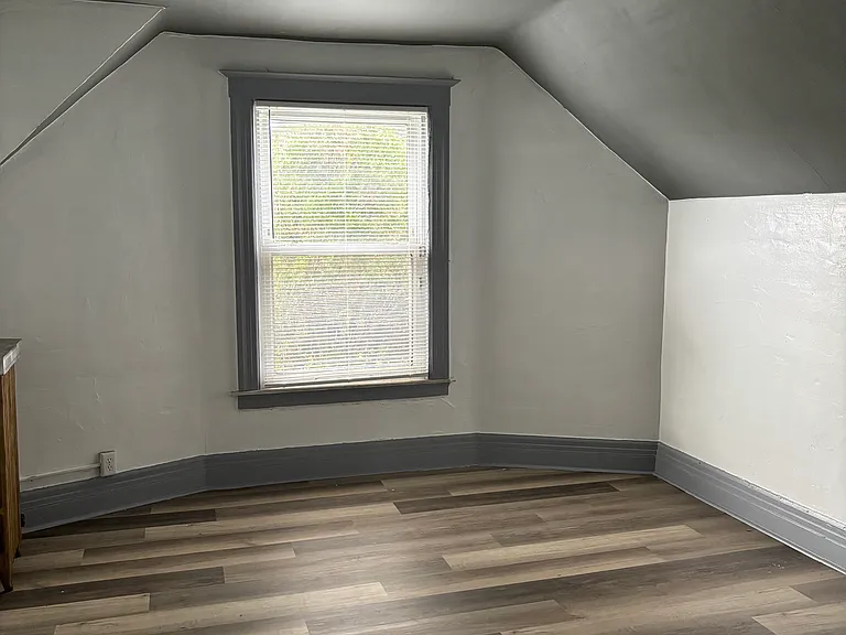 10410 American St — Photo 6