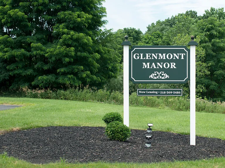 Glenmont Manor — Photo 15