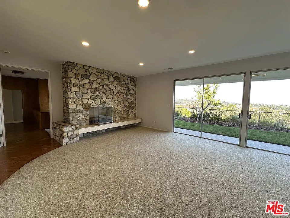Building Photo - 1212 Roberto Ln