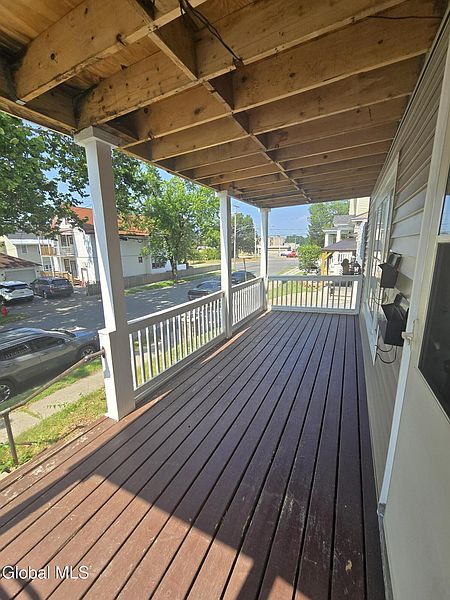 4th image of 434 Division Street