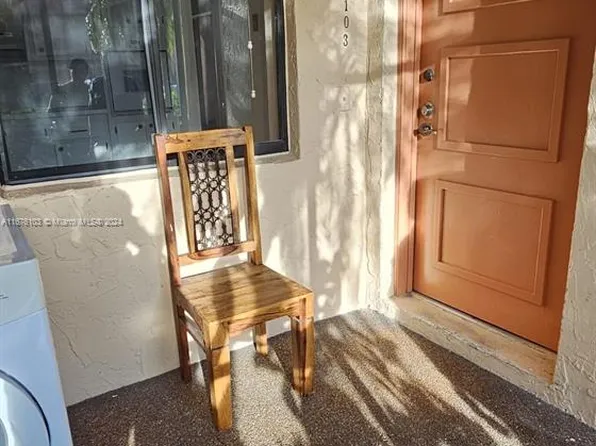 170 Lakeview Dr APT 103, Weston, FL 33326