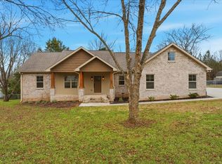 105 Lakeview Dr, Decherd, TN 37324