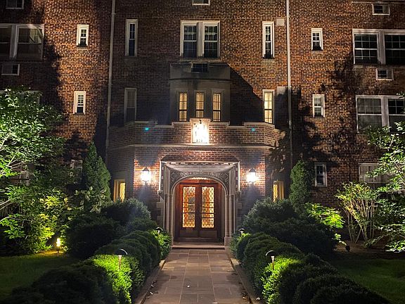 3rd image of 3051 Idaho Ave NW APT 323