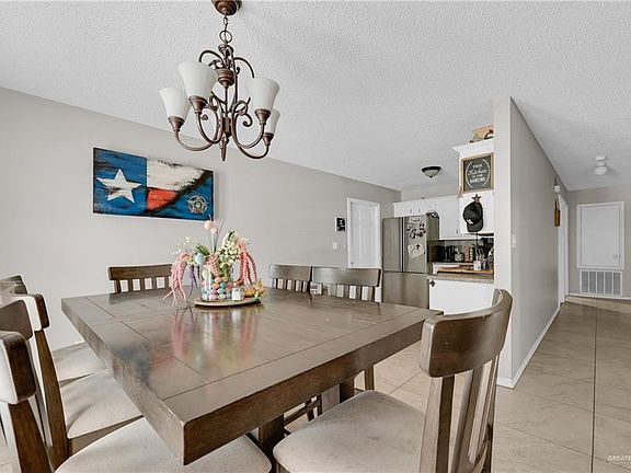 4th image of 302 Hinojosa Dr