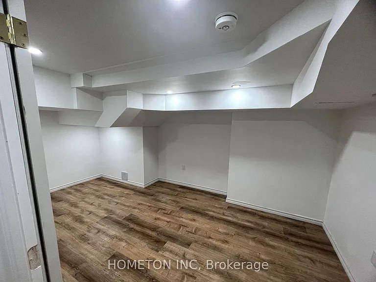 4 Pridham Pl #BASEMENT — Photo 3