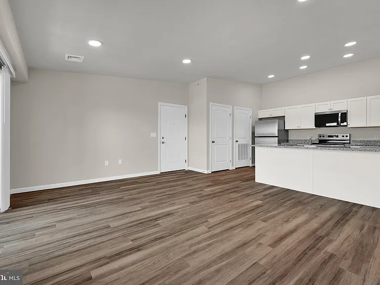 1000 Colby Ln #1101 — Photo 25