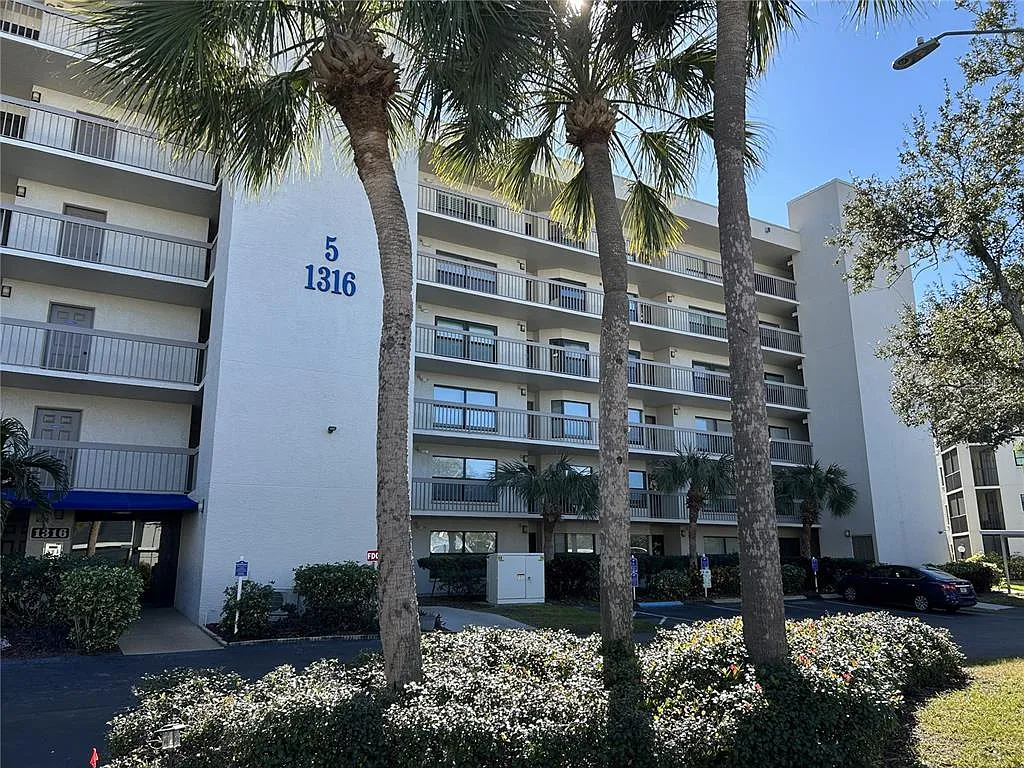 2 bed, 2.0 bath, 1030 sqft, $2,300 — Photo 2