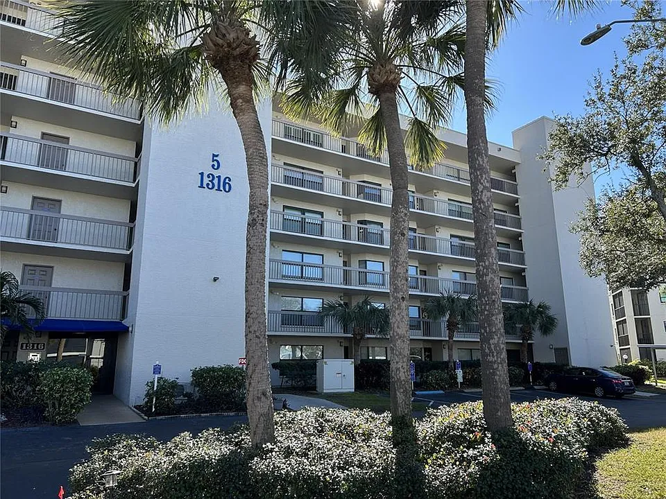 1316 Pasadena Ave S #202