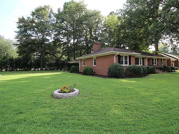 4th image of 625 Dogwood Ln