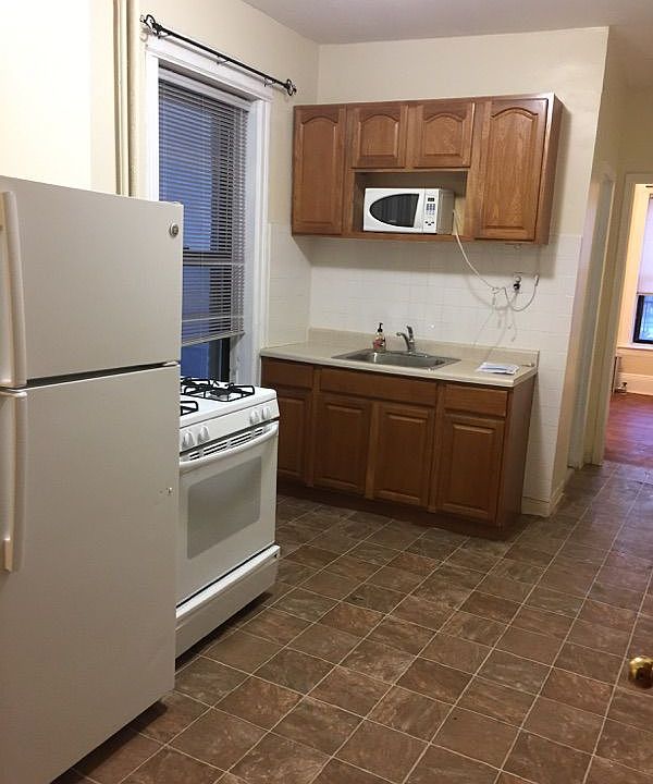 1st image of 2553 35th St APT 2L