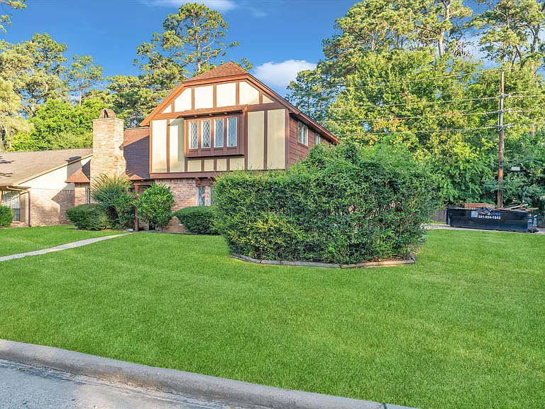 8102 Autumn Willow Dr — Photo 2