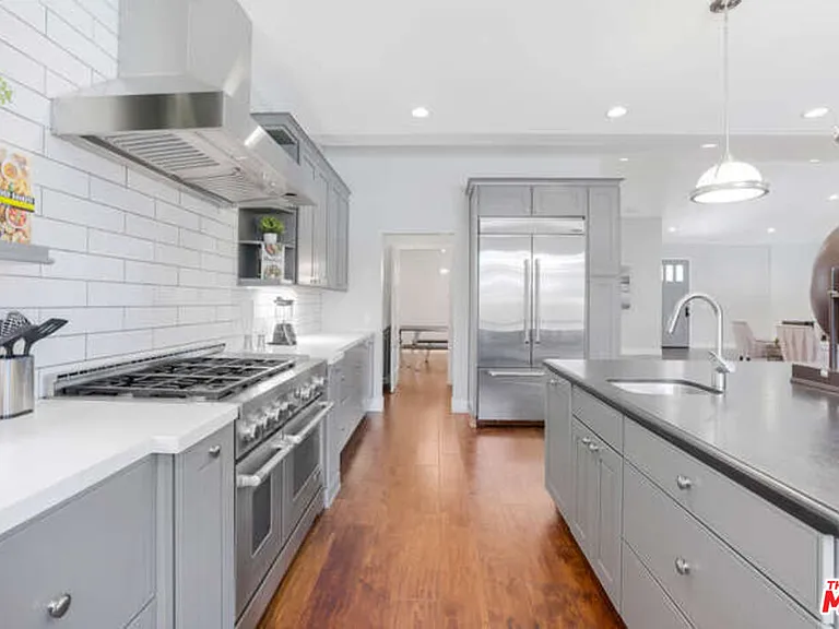 5907 Jumilla Ave — Photo 30