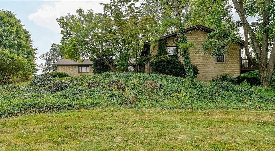 1st image of 3074 Robin Dr