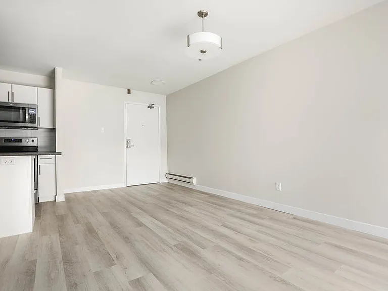 6105 Roblin Blvd — Photo 46