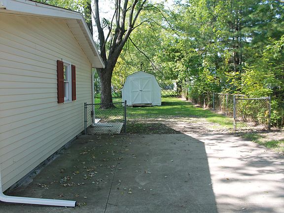3rd image of 309 Denning Ave