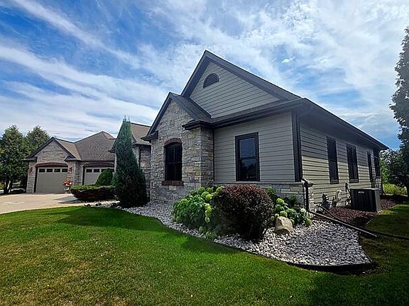 3rd image of 833 Clover COURT