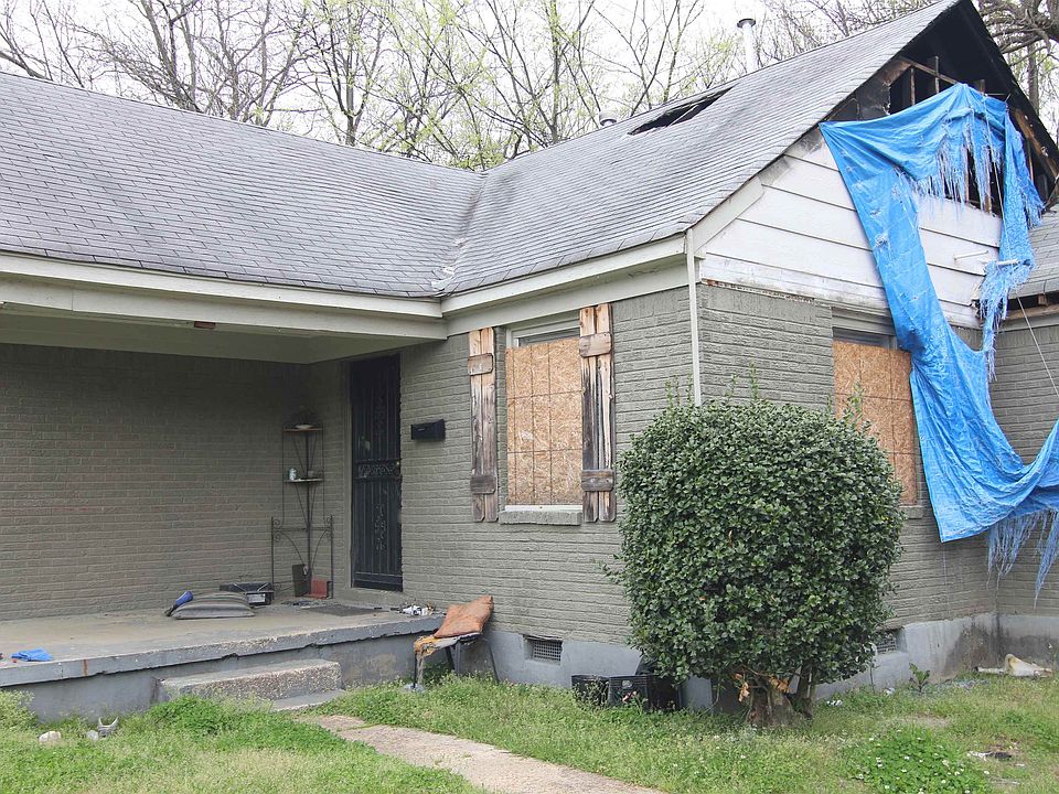 2nd image of 2306 Devoy Ave E