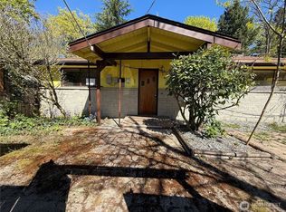 2730 NE 96th St, Seattle, WA 98115