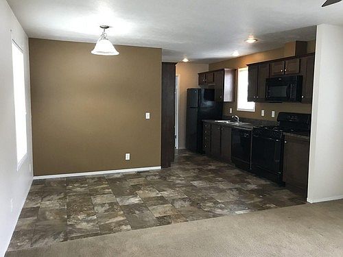1st image of 208 Red Oak Dr