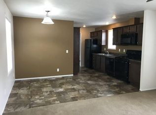 208 Red Oak Dr, Coopersville, MI 49404