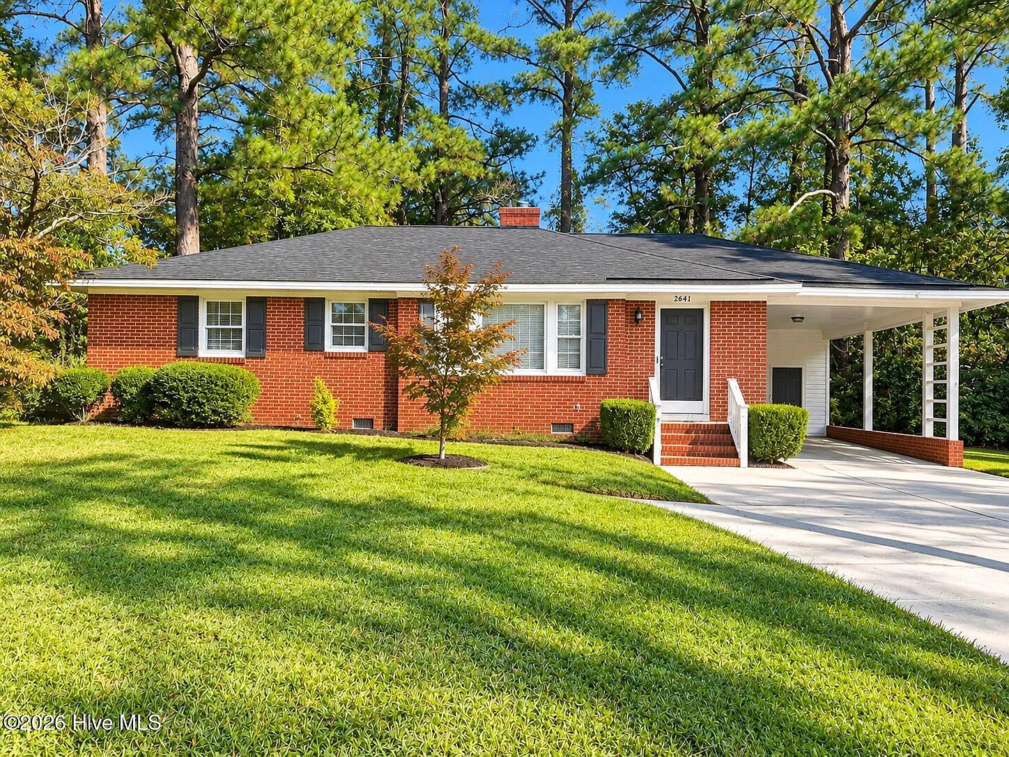 3 bed, 1.0 bath, 1232 sqft, $1,400 — Photo 1