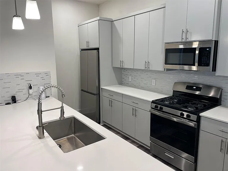 6901 Carver Ave #1 — Photo 8