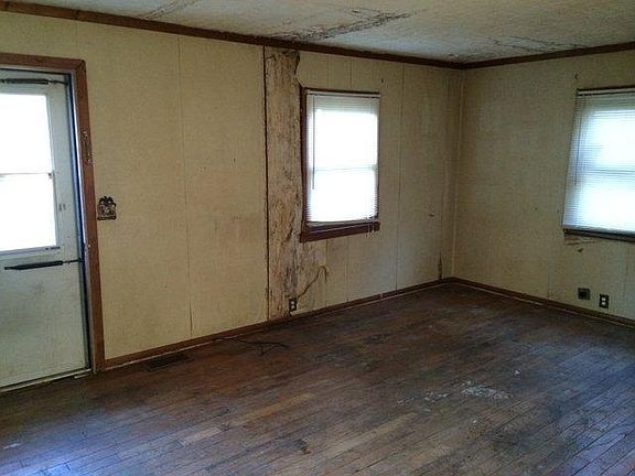 3rd image of 6210 Elbrook Ave