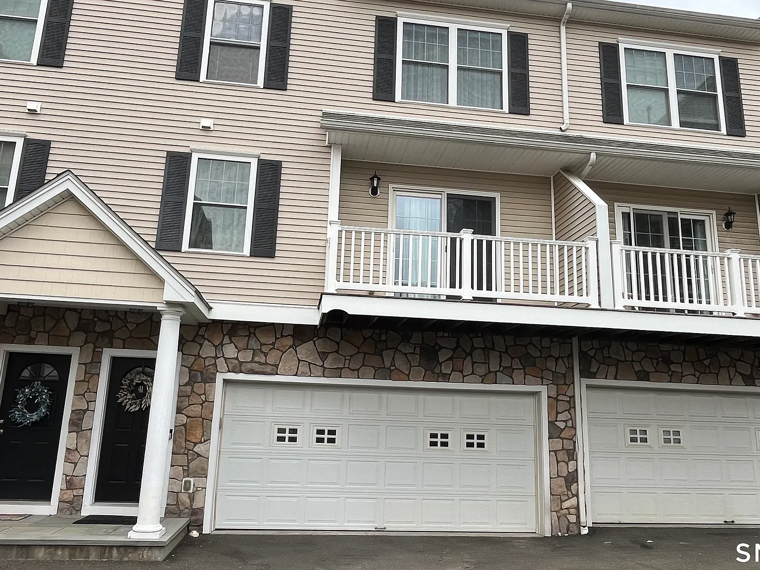 2 bed, 1.5 bath, 1184 sqft, $3,100 — Photo 2